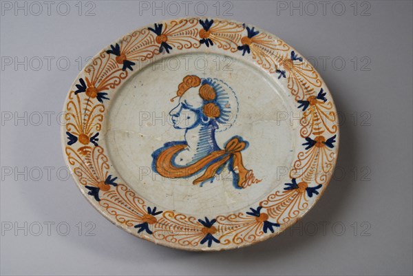 Majolica plate with portrait-busted man in Italian style, plate crockery holder soil find ceramic earthenware glaze tin glazing