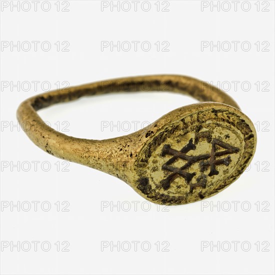 Brass signet ring with private label, signet ring ring ornament clothing accessory clothing soil find brass metal, brass seal