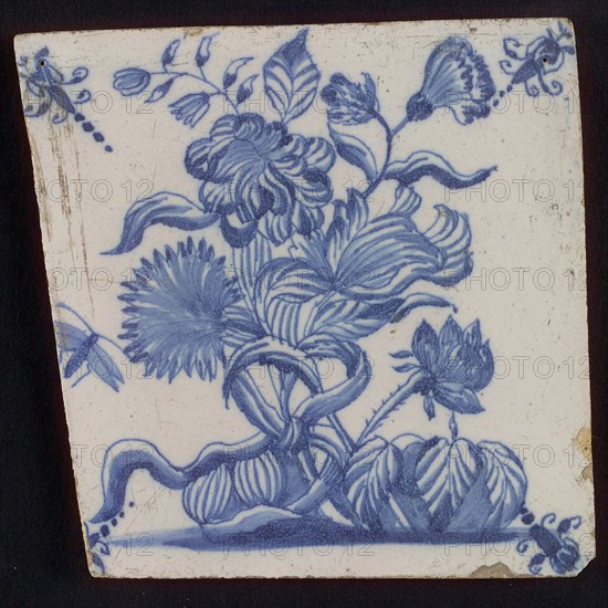 White tile with blue bouquet, corner pattern flower, wall tile tile sculpture ceramic earthenware glaze, baked 2x glazed painted