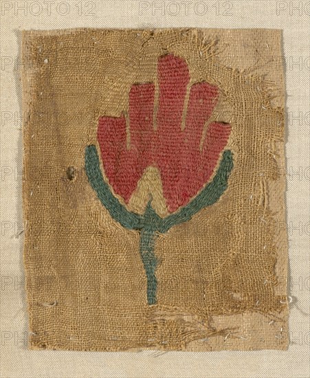 Fragment, Roman period (30 B.C.– 641 A.D.), 5th/6th century, Egypt, Akhmin, Egypt, Linen and wool, slit tapestry weave, 10.2 × 8.3 cm (4 × 3 1/4 in.)