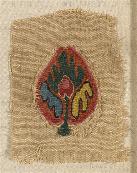 Fragment, 5th/6th century, Egypt, Akhmin, Egypt, Linen and wool, slit tapestry weave, 11.4 × 8.9 cm (4 1/2 × 3 1/2 in.)