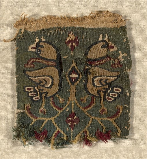 Fragment, Roman period (30 B.C.– 641 A.D.)/Arab period (641–969), 7th/8th century, Coptic, Egypt, Egypt, Linen and wool, slit tapestry weave, 7.6 × 7.6 cm (3 × 3 in.)