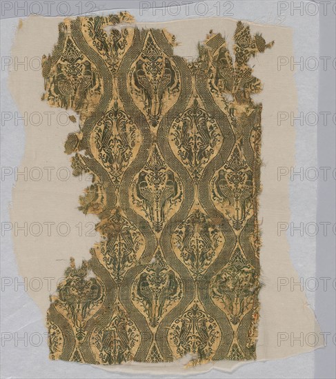 Fragment, Ayyubid Dynasty (1171–1250), 1200/50, Egypt or Syria, Egypt, Silk, lampas technique, 42.23 × 26.67 cm (16 5/8 × 10 1/2 in.)