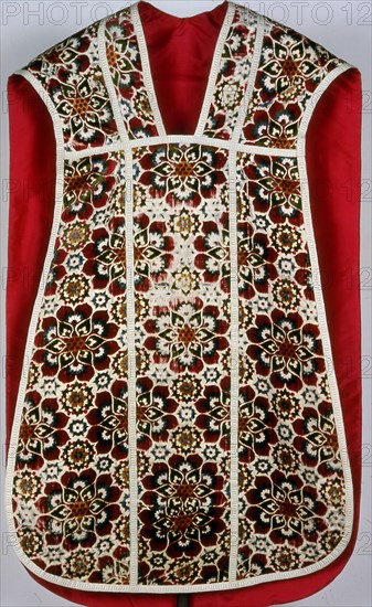 Chasuble, 1501/25, Italy, Silk, warp-float faced 4:1 satin weave with three and four-color supplementary pile warps forming cut voided velvet, edged with woven tape, lined with silk, plain weave, 123.7 x 70.1 cm (48 3/4 x 27 5/8 in.)