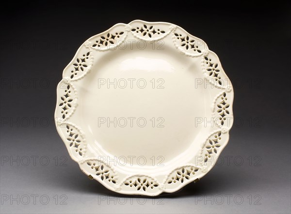 Plate, 1780/90, England, Leeds, Leeds, Lead-glazed earthenware (creamware), Diam. 24.1 cm (9 1/2 in.)