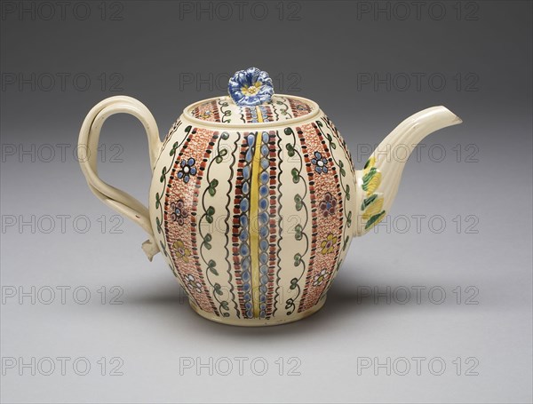 Teapot, c. 1770, England, West Yorkshire, Leeds, Leeds, Lead-glazed earthenware, 12.1 × 10.2 cm (4 3/4 × 4 in.)