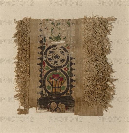 Fragment, Roman period (30 B.C.– 641 A.D.), 5th/6th century, Coptic, Egypt, Egypt, Linen and wool, plain weave with supplementary wrapping wefts forming uncut loop pile and insets of slit and dovetailed tapestry weave with eccentric and supplementary wrapping weft details, 25.5 × 26 cm (10 × 10 1/8 in.)