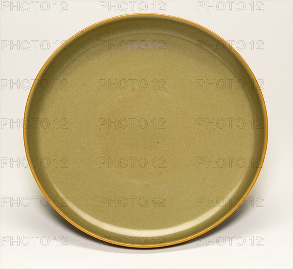 Yaozhou style glazed dish, Qing dynasty (1644–1911), Yongzheng reign mark and period (1723–1735), China, Porcelain, H. 3.4 × diam. 15.5 cm (1 5/16 × 6 1/8 in.)