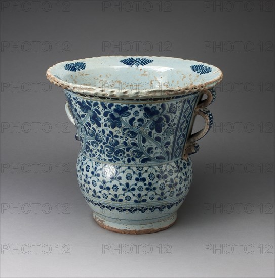 Jardinière, 1800/50, Talavera poblana, Puebla, Mexico, Puebla, Tin-glazed earthenware, H. 31 cm (12 3/16 in.)