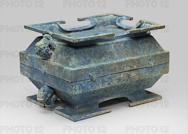 Rectangular Tureen (fu), Eastern Zhou dynasty, Spring and Autumn period (770–481 B.C.), China, Bronze, 18.6 × 33.3 × 21cm (7 5/16 × 13 1/8 × 8 1/2 in.)