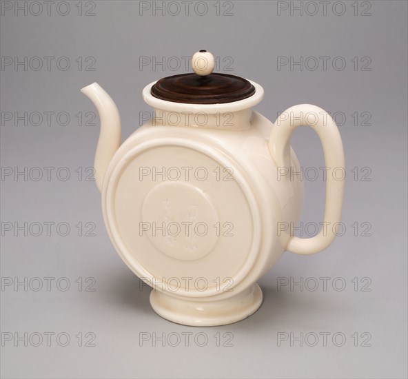 Flattened Teapot (Bianhu), Qing dynasty (1644–1911), mid–17th century, China, Dehua ware (blanc de chine), porcelain, H. 13 cm (5 1/8 in.), diam. 7.0 cm (2 3/4 in.)