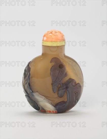 Snuff Bottle with Two Egrets Among Lotuses, Qing dynasty (1644–1911), 1800–1900, China, Grey, brown, and black agate with carged decoration, 6.9 × 4.9 × 2.3 cm (2 3/4 × 1 15/16 × 15/16 in.)