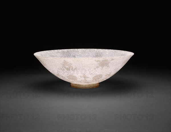 Bowl with Blossoming Vines and the Eight Buddhist Symbols, Qing dtnasty (1368–1911), Yongzheng period (1723–1735), China, Crizzled glass with engraved decoration, H. 6.6 cm (2 5/8 in.), diam. 20.0 cm (7 7/8 in.)