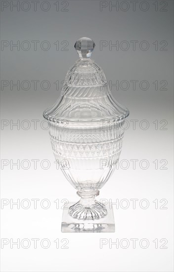 Covered Urn, 1810/30, England, Glass, 29.2 × 11.8 cm (11 1/2 × 4 5/8 in.)