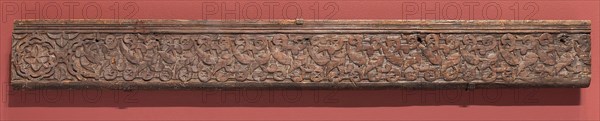 Fragment of an architectural molding, Marinid dynasty (1244–1465), 14th century, Morocco, Morocco, Wood with relief carving, 19.2 x 156.3 x 4.4 cm (7 9/16 x 61 1/2 x 1 11/16 in.)