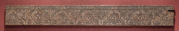 Fragment of an architectural molding, Marinid dynasty (1244–1465), 14th century, Morocco, Morocco, Wood with relief carving, 34.8 x 284 x 5.2 cm (13 3/4 x 113 5/8 x 2 1/16 in.)