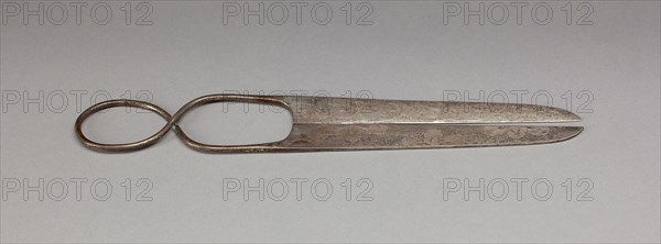 Scissors, Tang dynasty (618–907), 8th/9th century, China, Silver with chased and ringmatted decoration, L. 20.7 cm, (8.1 in.)