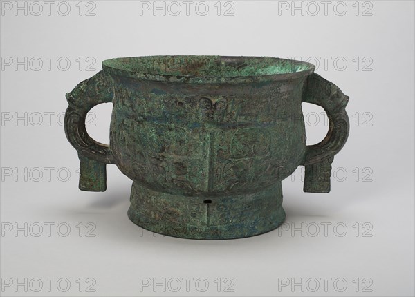 Grain Vessel (Gui), Late Shang/early Western Zhou dynasty, 11th century B.C., China, Bronze, H. 17.5 × diam. 23 cm (6 3/4 × 9 1/8 in.)