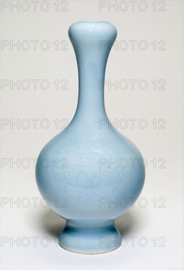 Bulbous-Shaped Vase and Dragon Design, Qing dynasty (1644–1911), Qianlong reign mark and period (1736–1795), China, Porcelain with clair de lune glaze, H. 14.8 cm (5 13/16 in.), diam. 7.3 cm (2 7/8 in.)