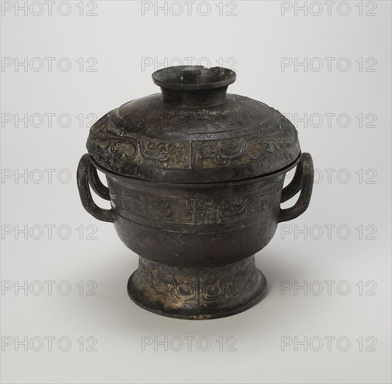 Covered Food Container, Western Zhou dynasty ( 1046–771 BC ), mid–10th century BC, China, Bronze, H. 24.1 cm (8 1/2 in.), diam. 21.6 cm (8 1/2 in.)