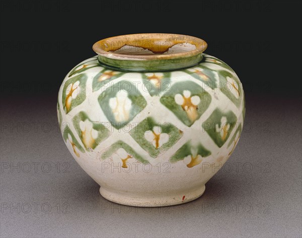 Jar, Tang dynasty (618–907), first half of 8th century, China, Earthenware with three-color (sancai) lead glazes, H. 14.2 cm (5 9/16 in.), diam. 17.4 cm (6 7/8 in.)