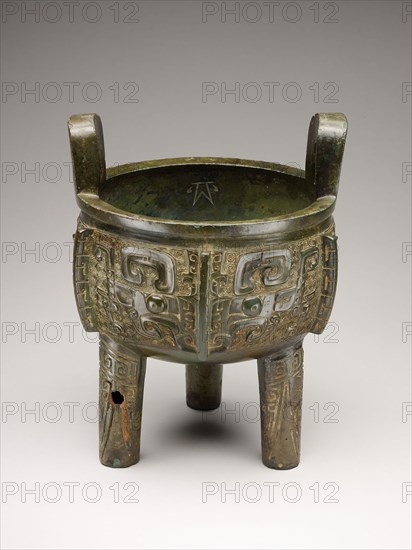 Tripod Cauldron oF Ran (Ran ding), Late Shang dynasty, 13th–11th century B.C., China, Bronze, Overall: H. 24.4 × diam. 18.9 cm (9 5/8 × 7 7/16 in.), H. 19.1 × diam. 18.9 cm (without handles) (7 1/2 × 7 7/16 in.)