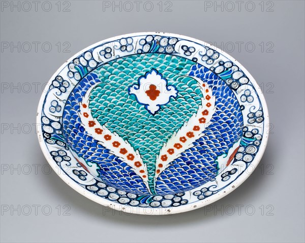 Dish (Tabaq) with Scale Pattern and Serrated Leaves, Ottoman dynasty (1299–1923), late 16th century, Turkey, Iznik, Turkey, Fritware with underglaze painting in blue, turquoise, red, and black, 6 × 30.7 cm (2 3/8 × 12 1/16 in.)