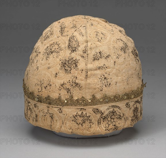 Cap, 16th century, England, Linen, plain weave, embroidered with silk, 17.8 × 19.1 cm (7 × 7 1/2 in.)