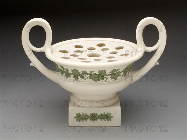 Crocus Pot, c. 1820, Wedgwood Manufactory, England, founded 1759, Burslem, Stoneware: glazed ivory jasperware with green relief, 14 × 18.7 × 27.2 cm (5 1/2 × 7 3/8 × 10 11/16 in.)