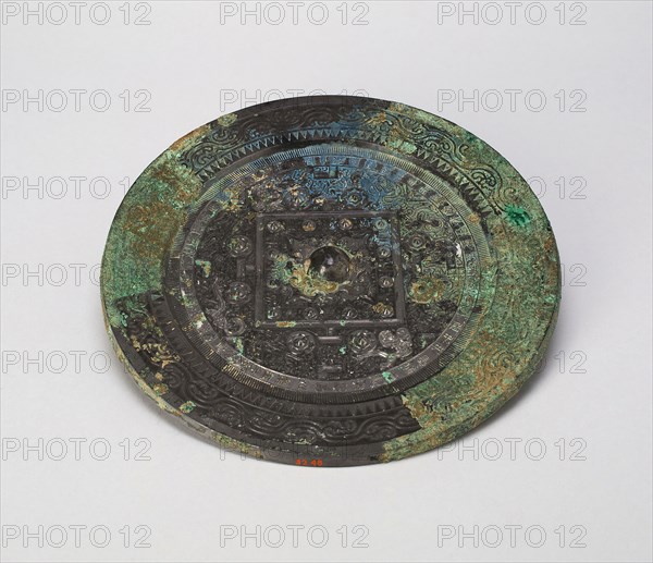 Mirror with TLV Pattern, Eastern Han dynasty (A.D. 25–220), c. 1st century A.D., China, Bronze, Diam. 21.0 cm (8 1/4 in.), thickness 0.5 cm (3/16 in.)