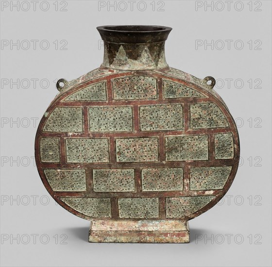 Flask (bianhu), Eastern Zhou dynasty, Warring States period (475–221 B.C.), China, Bronze inlaid with copper, 36.3 × 34.0 × 11.0 cm (14 5/16 × 13 3/8 × 4 5/16 in.)