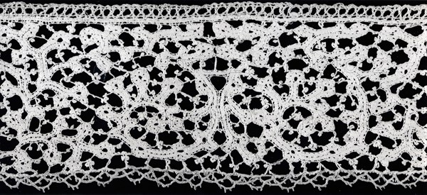 Border, Early 18th century, Italy, Linen, bobbin part lace, continuous clothwork tapes, 9.7 x 11.5 cm (3 7/8 x 45 1/8 in.)