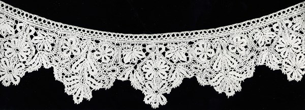 Fragments (From a Border), 1601/25, Northern Italy, possibly Venice, Northern Italy, Linen, bobbin part lace made in sections, cloth work tapes, a: 8.6 x 117.4 cm (3 3/8 x 46 3/8 in.)