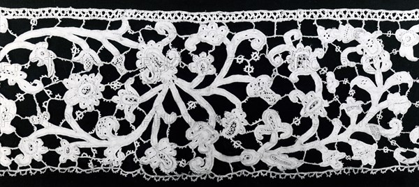Border, 1775/1800, Europe, Europe, Linen, needle lace with woven tapes, 9.8 × 63.6 cm (3 7/8 × 25 in.)
