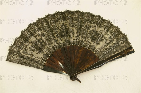 Fan, 1860/70, France, Silk, bobbin straight lace backed by silk 7:1, satin weave, lined with silk, plain weave, tortoise shell guards, sticks, rivet and loop, black on white, 28.6 × 50.7 cm (11 1/4 × 20 in.)