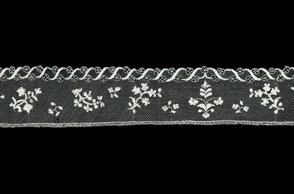 Border, 1780s/90s, France, Linen, needle lace of a type known as "Point d'Argentan" with buttonholed mesh ground, 8.2 × 159.1 cm (3 1/4 × 62 5/8 in.)