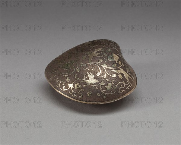 Box in the Form of a Clamshell, Tang dynasty (618–907 A.D.), c. 700/50, China, Silver with parcel gilding