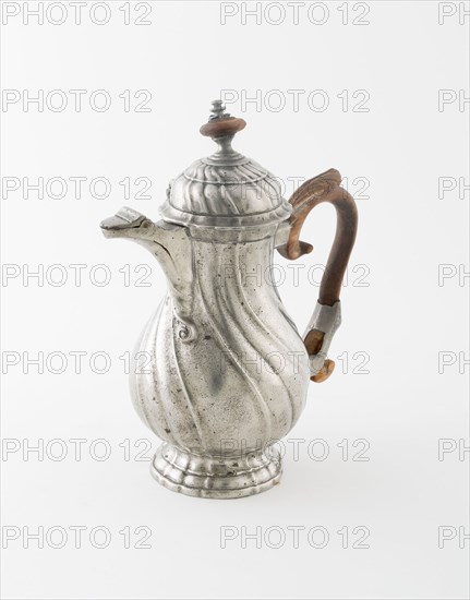 Small Coffee Pot, Mid 18th century, Probably Frankfurt, Germany, Frankfurt am Main, Pewter and wood, 17.8 × 8.9 × 15.2 cm (7 × 3 1/2 × 6 in.)