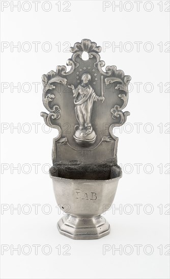 Holy Water Stoup (Bénitier), 18th century, Possibly Austria-Hungary, Austro-Hungarian Empire, Pewter, 19.1 × 8.9 × 5.7 cm (7 1/2 × 3 1/2 × 2 1/4 in.)