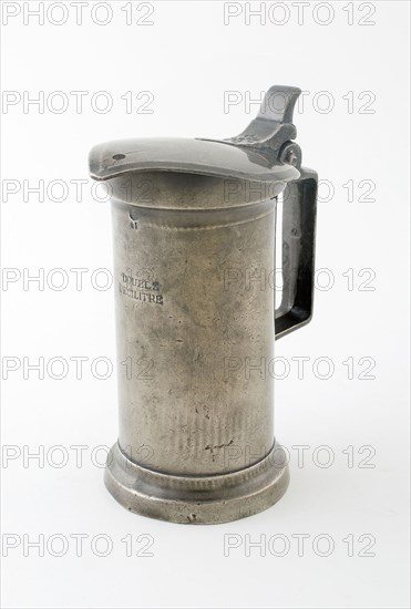 Double Decilitre Measure, 1875/1895, Maison Le Seigneur, Deverre, Caen, France, Caen, Pewter, 13.3 × 10.2 cm (5 1/4 × 4 (incl. handle) in.)