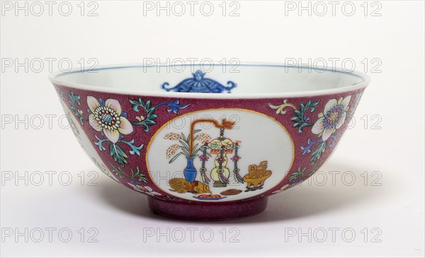 Bowl with Medallions of Archaistic and Auspicious Motifs, Qing dynasty (1644–1911), Daoquang reign mark and period (1821–1850), China, Porcelain painted in underglaze blue and overglaze enamels, H. 6.3 cm (2 1/2 in.), diam. 14.7 cm (5 13/16 in.)