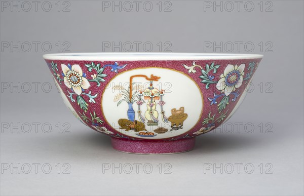 Ruby-Ground Medallion Bowl, Qing dynasty (1644–1911), Daoguang reign mark and period (1821–1850), China, Porcelain painted in underglaze blue and overglaze enamels, H. 6.5 cm (2 9/16 in.), diam. 14.8 cm (5 13/16 in.)