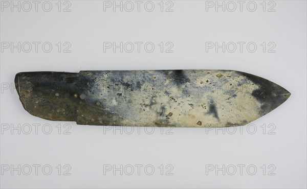 Dagger-Blade (Ge), Shang dynasty ( c. 1600–1046 B.C.), middle/late Shang, China, Jade, 19.7 × 4.1 × 0.3 cm (7 3/4 × 1 5/8 × 1/8 in.)