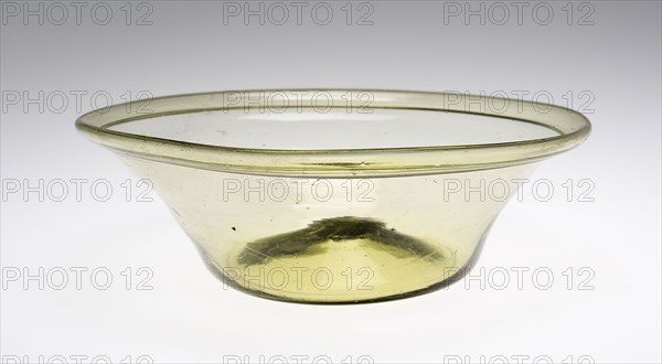 Bowl, 1821/29, Probably Mantua Glass Works, American, 1821–1829, Mantua, Ohio, Mantua, Pattern-molded blown glass, 14 cm (5 1/2 in.)