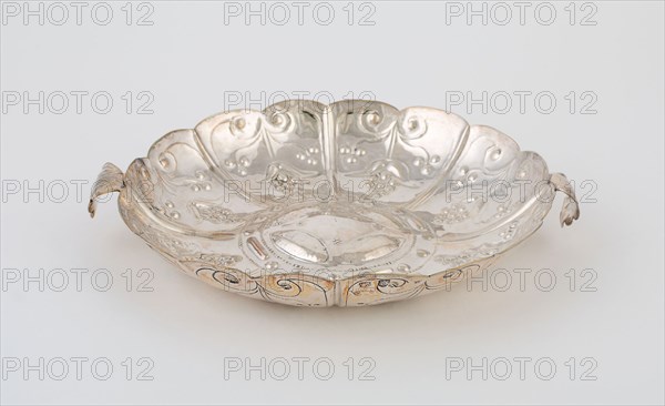 Sweetmeat Dish, 1631/32, London, England, Silver, 3.2 × 22.2 × 19.4 cm (1 1/4 × 8 3/4 × 7 5/8 in.)