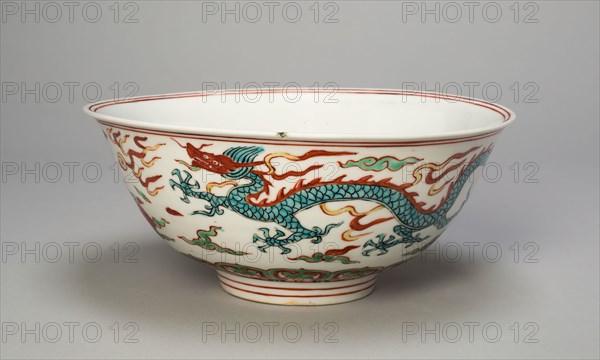 Bowl with Dragons Chasing Flaming Pearls amid Clouds, Ming dynasty (1368–1644), Jiajing reign mark and period (1522–1566), China, Porcelain painted in overglaze enamels, H. 9.2 cm (3 5/8 in.), diam. 21.0 cm (8 1/4 in.)