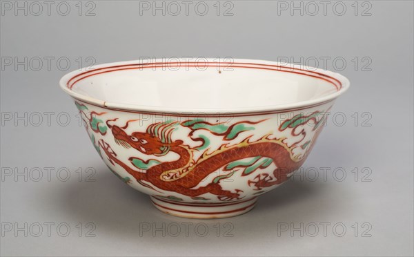 Bowl with Dragons Chasing Flaming Pearls amid Clouds, Ming dynasty (1368–1644), 16th century, China, Porcelain painted in overglaze enamels, H. 6.7 cm (2 5/8 in.), diam. 14.7 cm (5 13/16 in.)