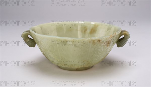 Lobed Lotus-Petal Bowl with Foliate Handles, Mughal period, 18th century, India, India, Jade, 6.3 × 17.6 × 14.8 cm (2 1/2 × 6 7/8 × 5 7/8 in.)