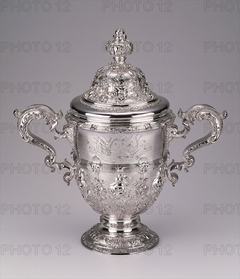 Two-Handled Cup and Cover, 1739/40, England, London, Paul de Lamerie, 1688-1751, London, Silver, 35.6 × 33.3 × 21.4 cm (14 × 13 1/8 × 6 7/16 in.)