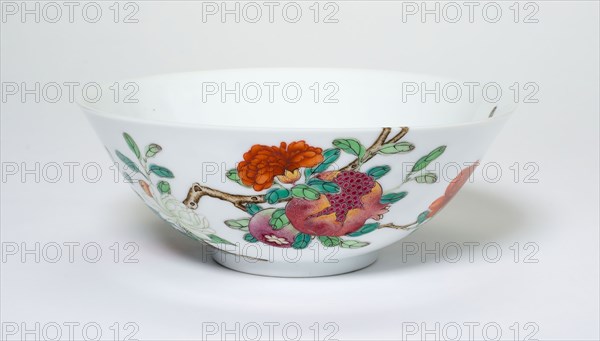 Bowl with Fruiting and Flowering Pomegranate Sprays, Qing dynasty (1644–1911), Qianlong reign mark and period (1736–1795), China, Porcelain painted in overglaze enamels, H. 5.2 cm (2 1/16 in.), diam. 13.6 cm (5 3/8 in.)